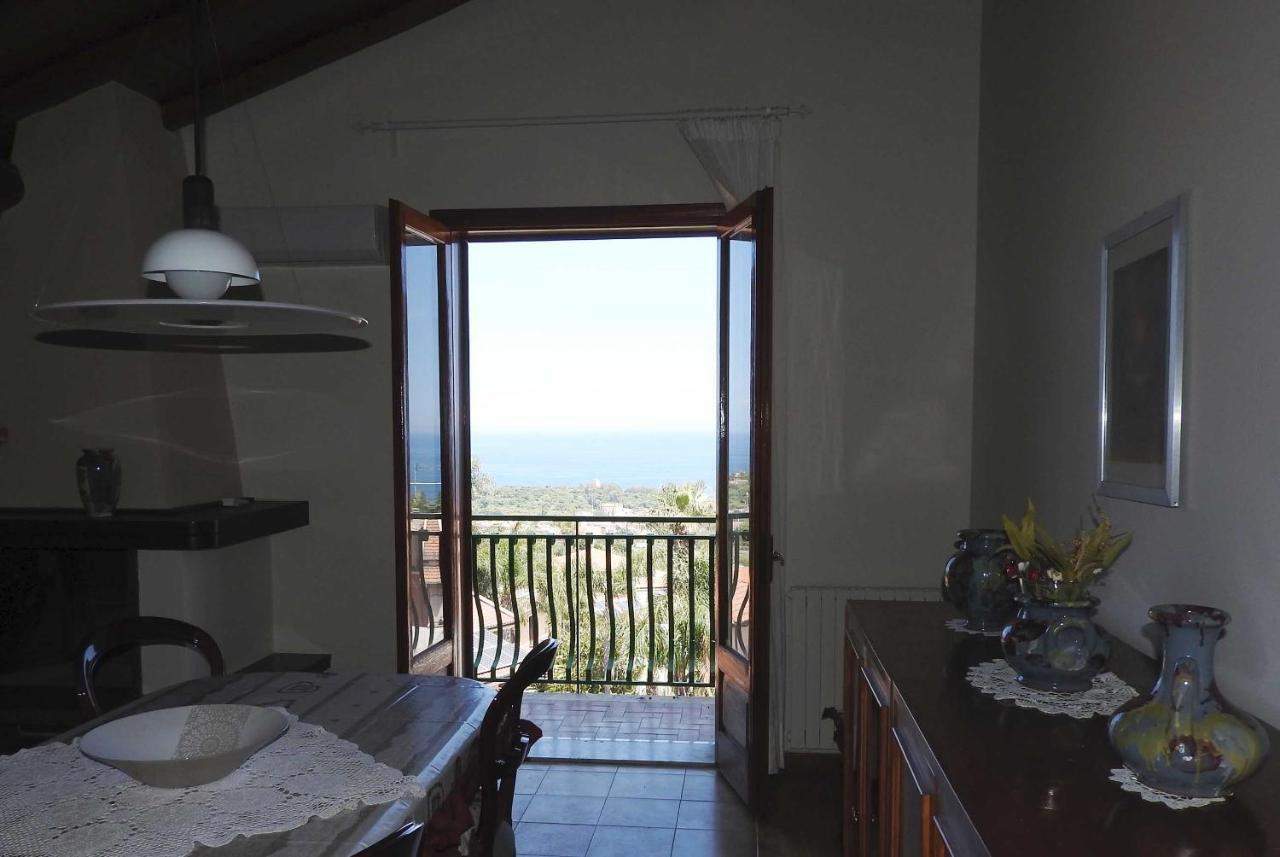 Mansarda Sul Mare Dei Ciclopi Apartment Aci Trezza Bagian luar foto